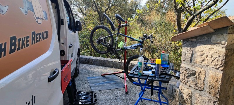 Comment faire entretenir son vélo a domicile par un professionnel, avec un atelier vélo mobile à Bagnols en Forêt dans le Var